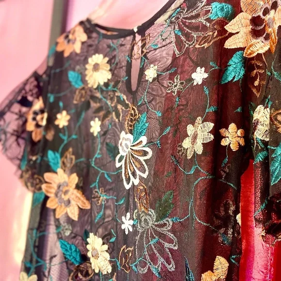 Black Mesh Floral Embroidered Contemporary Flutter Sleeve Blouse Women’s Small - Picture 2 of 5